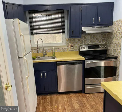 a close view of a fireplace in the room