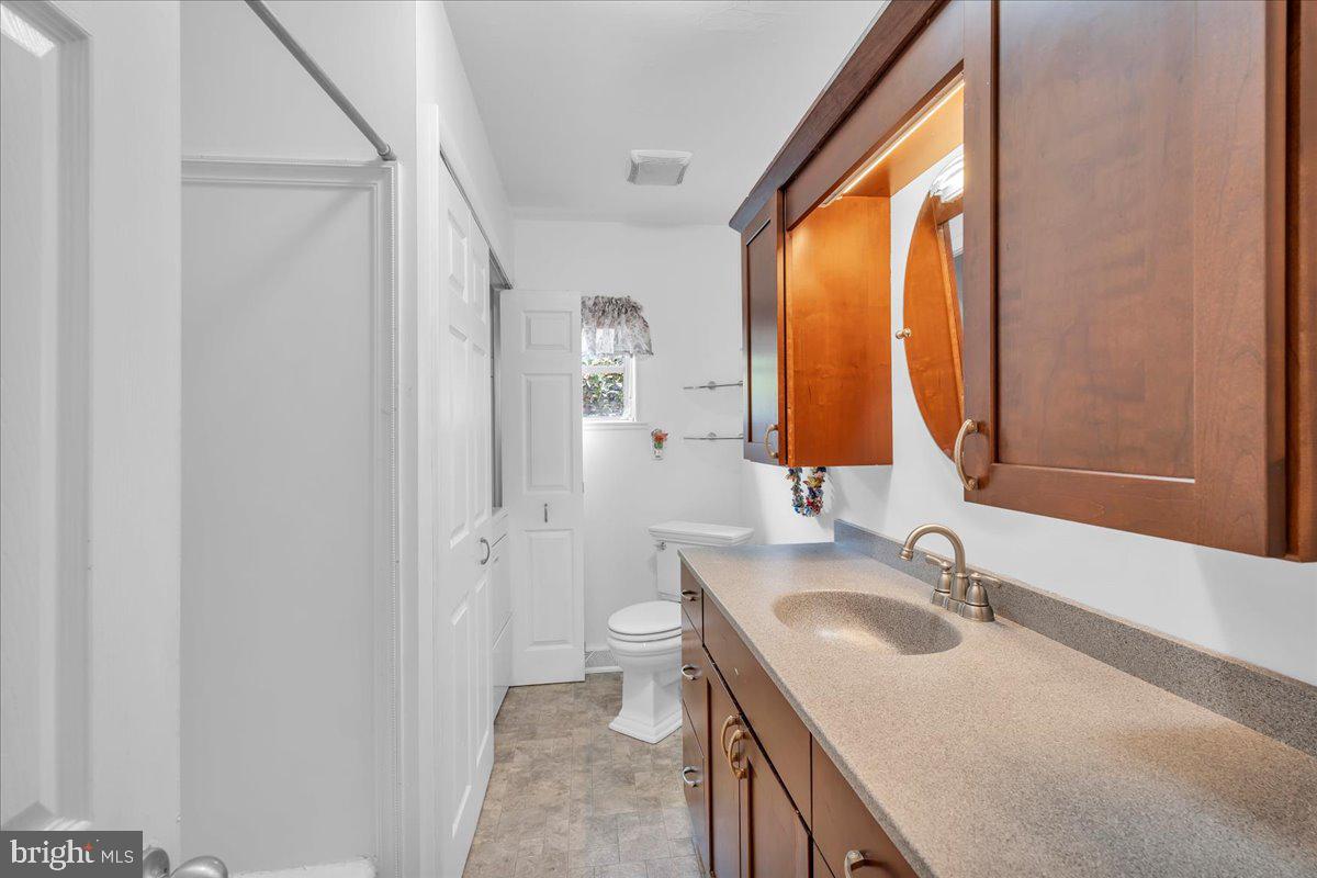 1 Old Forge Road Pennsville, NJ 08070 - Photo 17 of 35 Updated full main bathroom