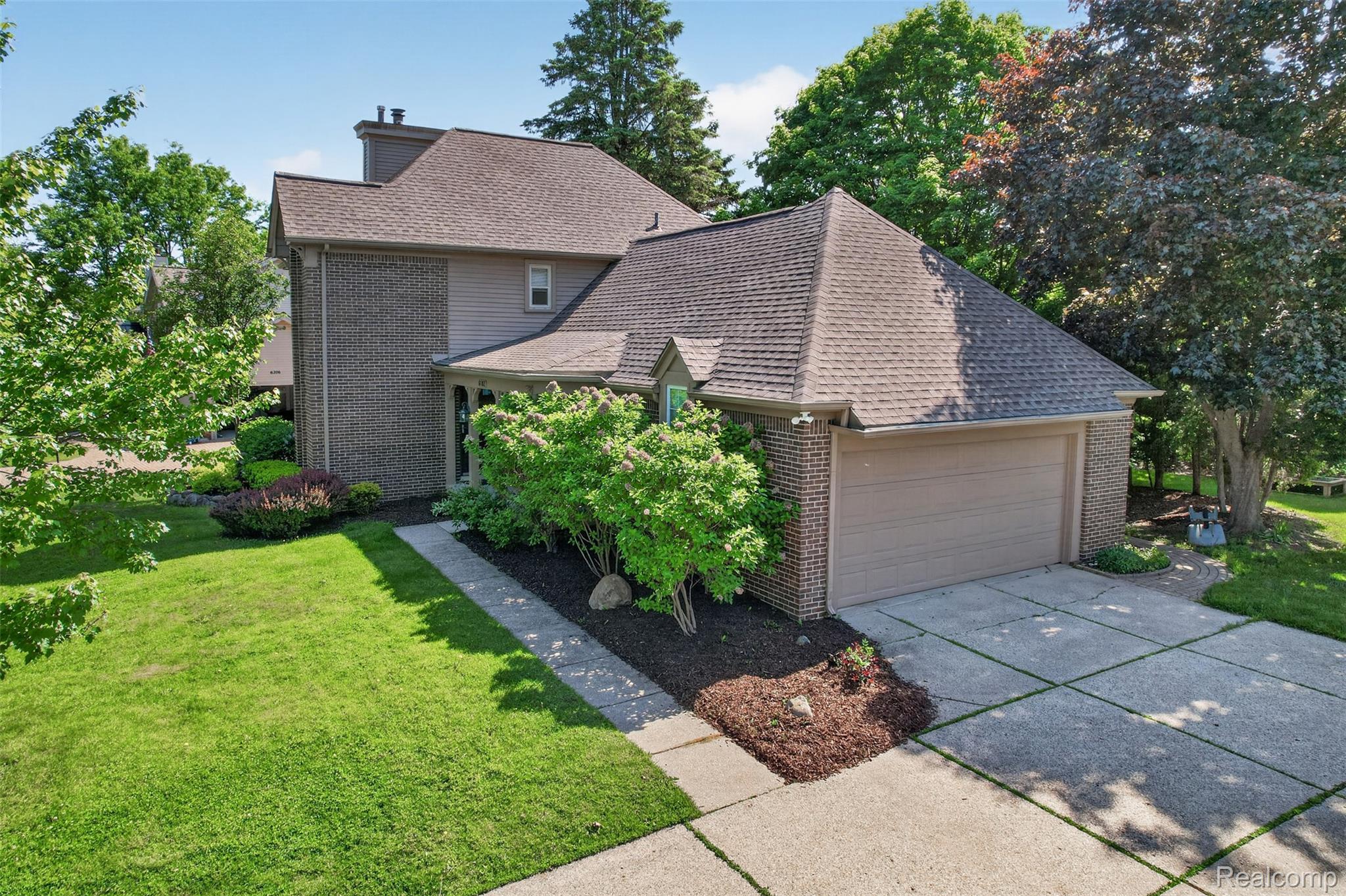 6182 Ledwin Drive Troy, MI 48098 - Photo 3 of 32 3.jpg