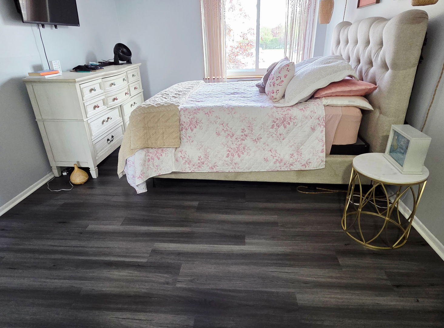 1217 South Old Wilke Road, Unit 201 Rolling Meadows, IL 60005 - Photo 16 of 26 a bedroom with a bed and a chair