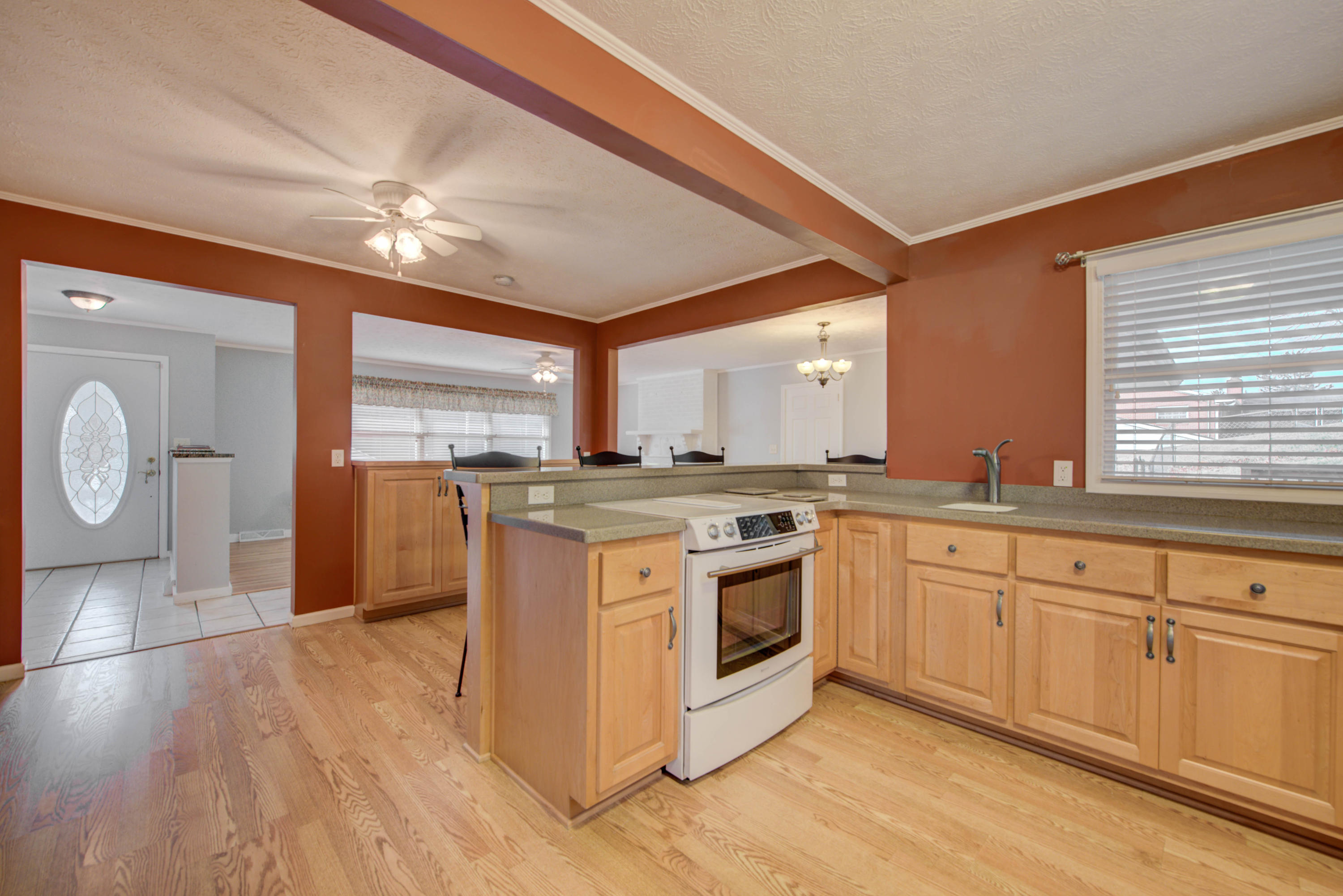 705 Riverbend Road Clinton, TN 37716 - Photo 11 of 37 Kitchen