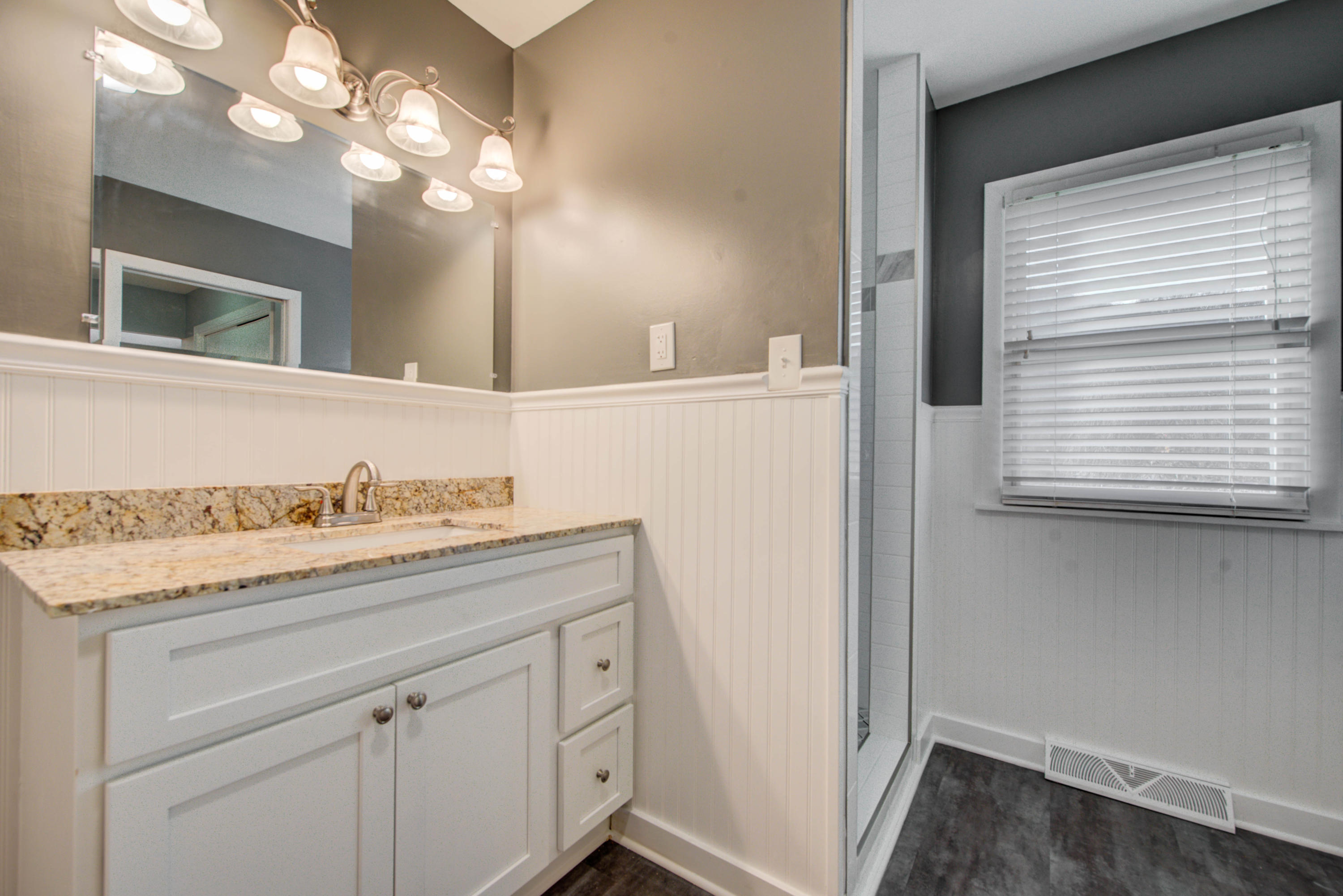 705 Riverbend Road Clinton, TN 37716 - Photo 17 of 37 Master Bath