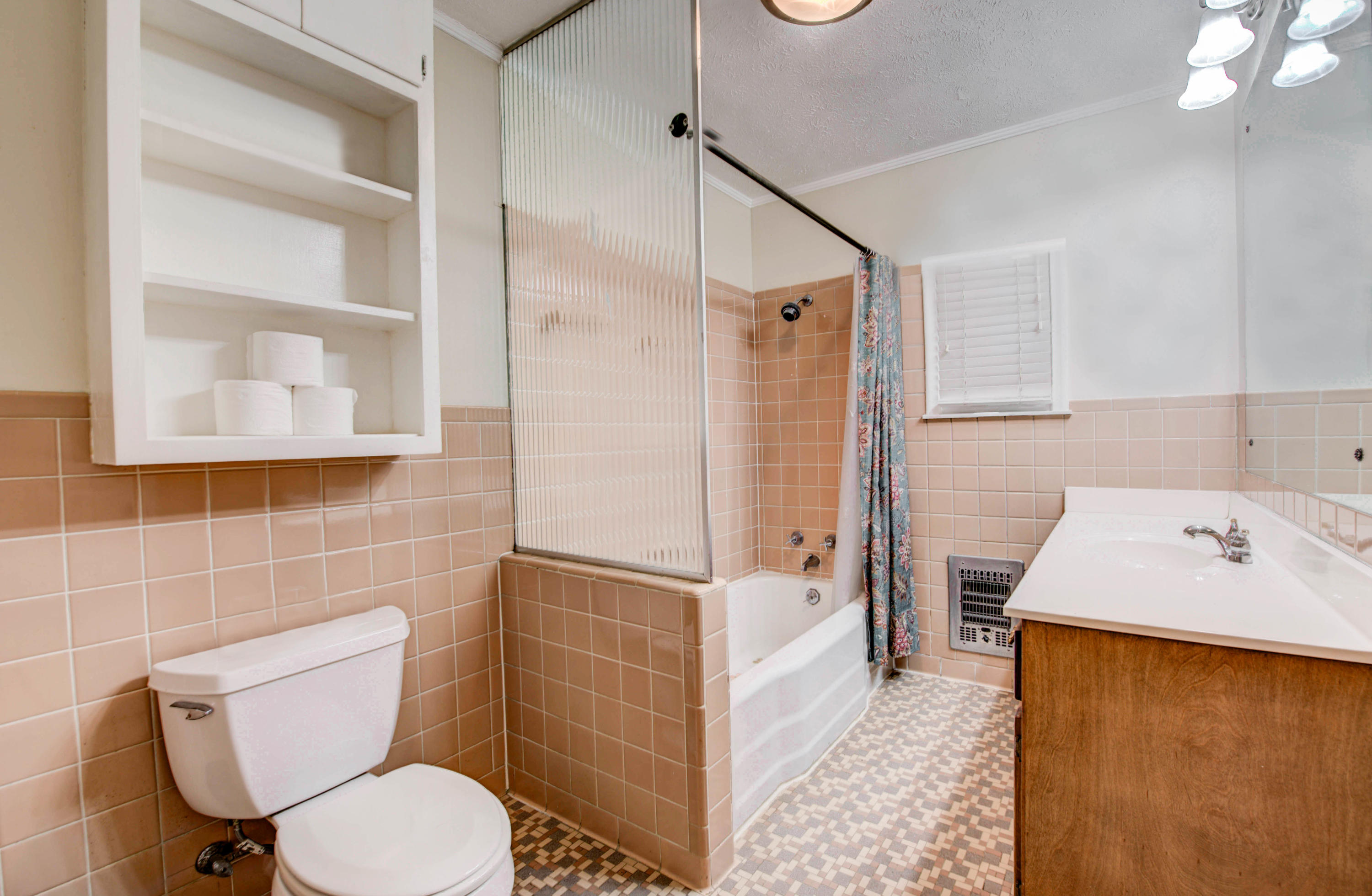705 Riverbend Road Clinton, TN 37716 - Photo 24 of 37 Hall Bathroom