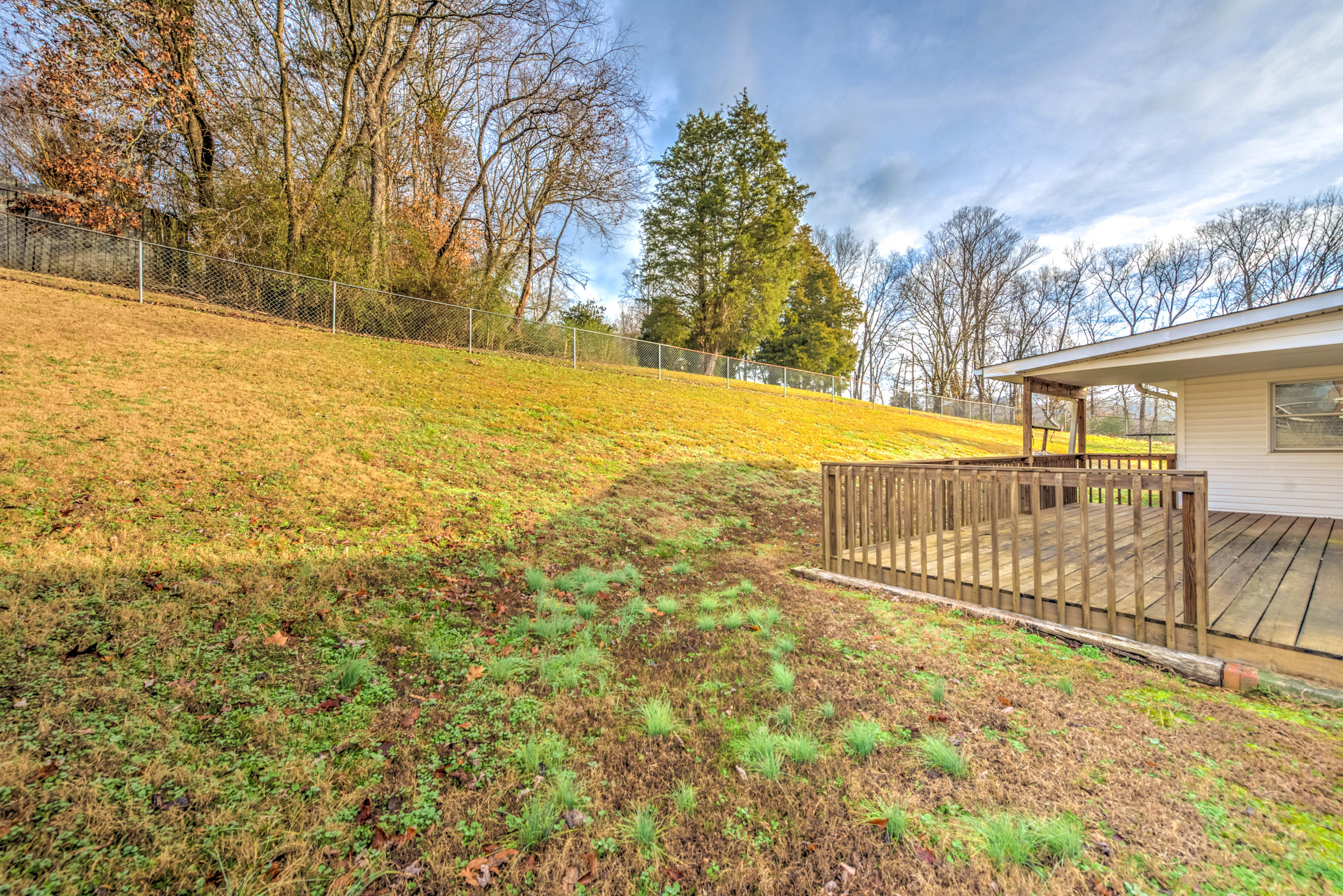 705 Riverbend Road Clinton, TN 37716 - Photo 28 of 37 Side Yard