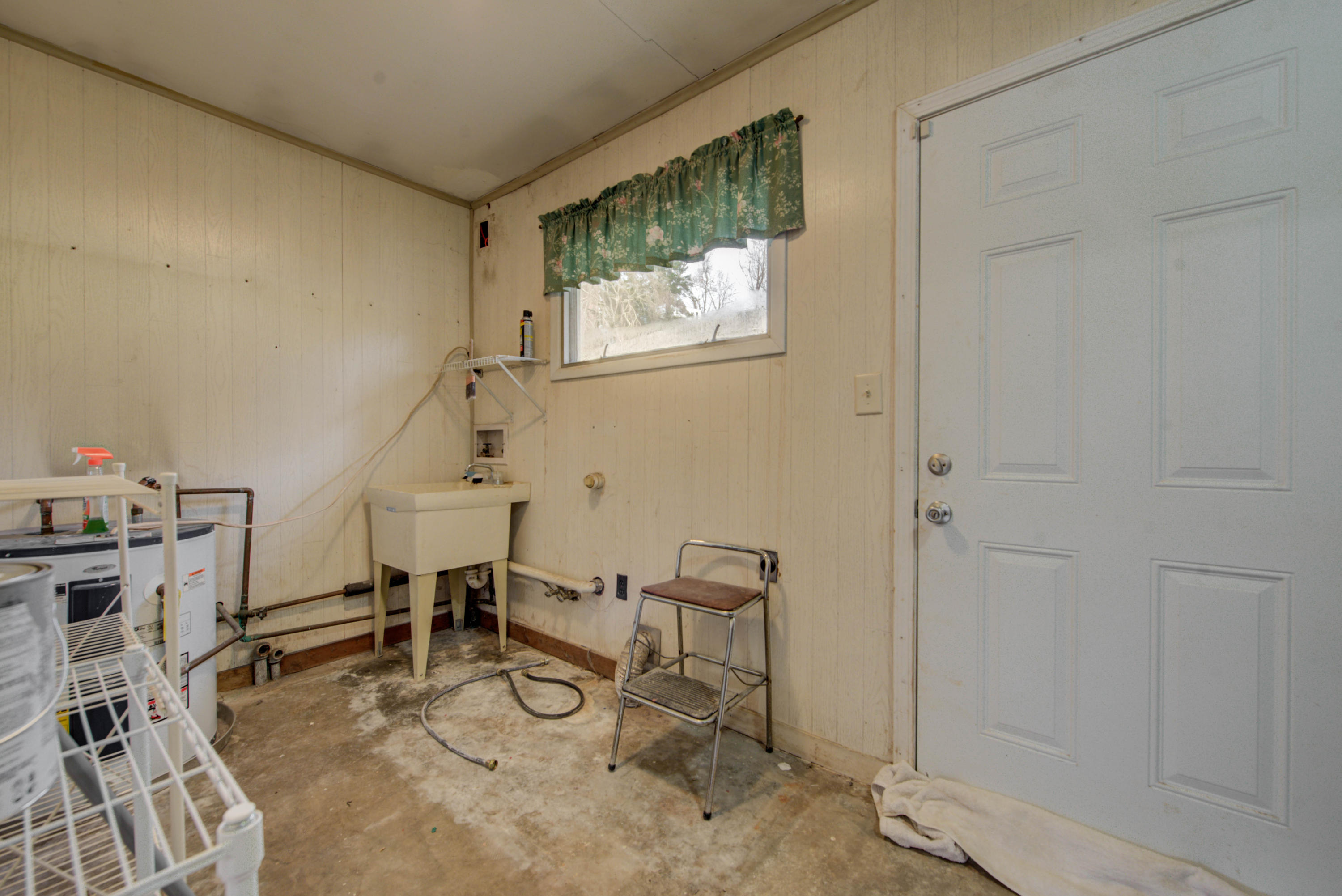 705 Riverbend Road Clinton, TN 37716 - Photo 33 of 37 Utility/Laundry