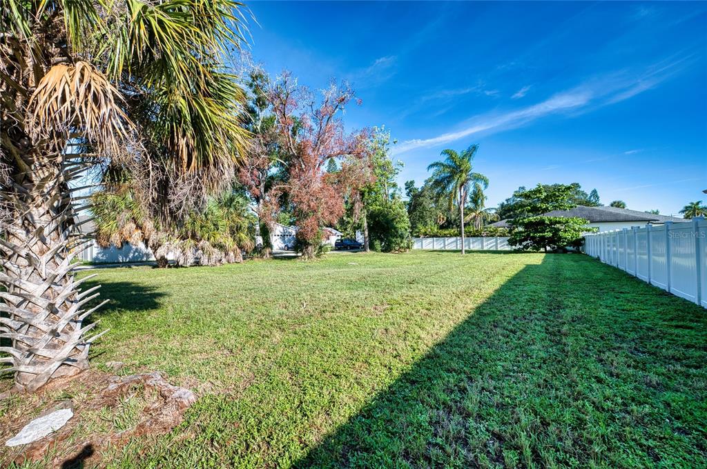 2721 Ashton Road Sarasota, FL 34231 - Photo 9 of 25 Gallery Image 9