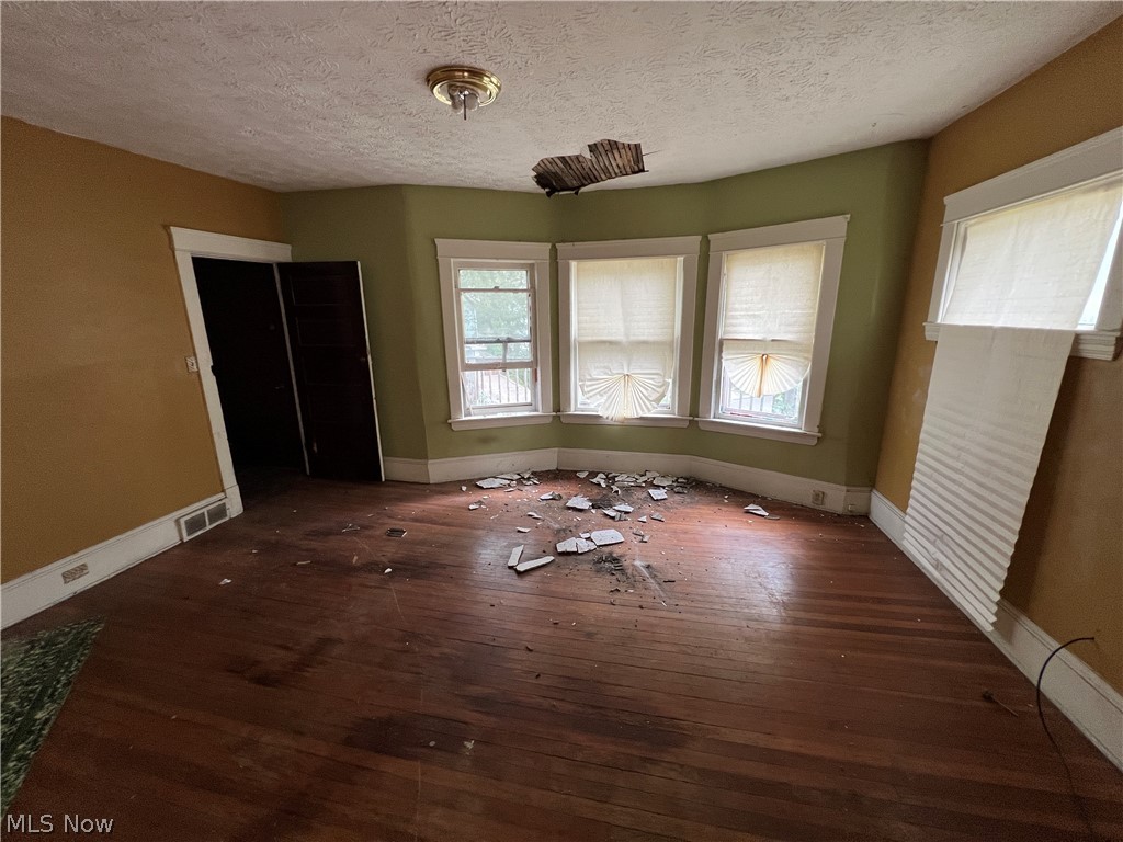 398 Cleveland Road Cleveland, OH 44108 - Photo 7 of 22 Gallery Image 7