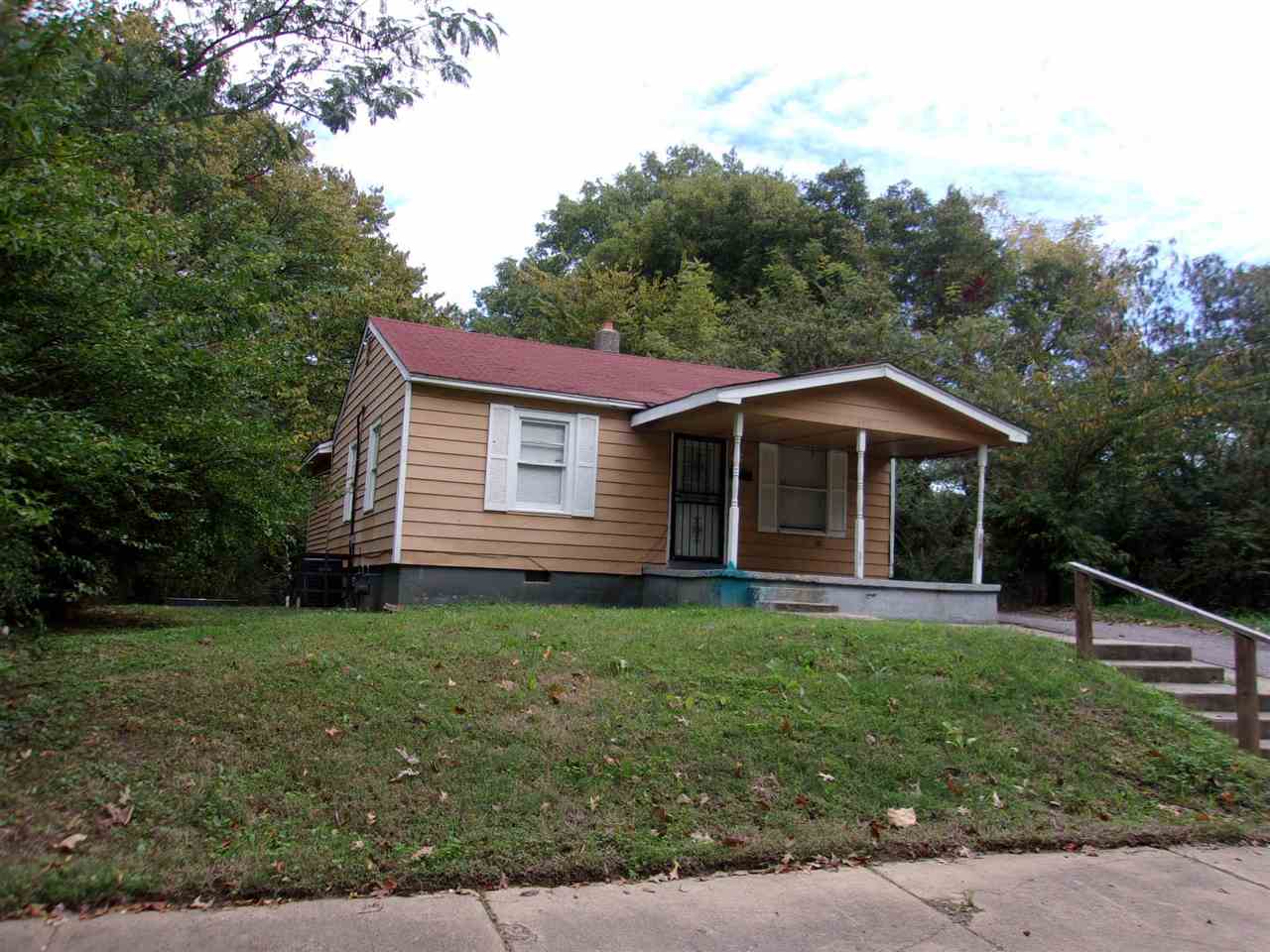 390 Dixie Road Memphis, TN 38109 - Photo 4 of 4 a view of a house with a yard