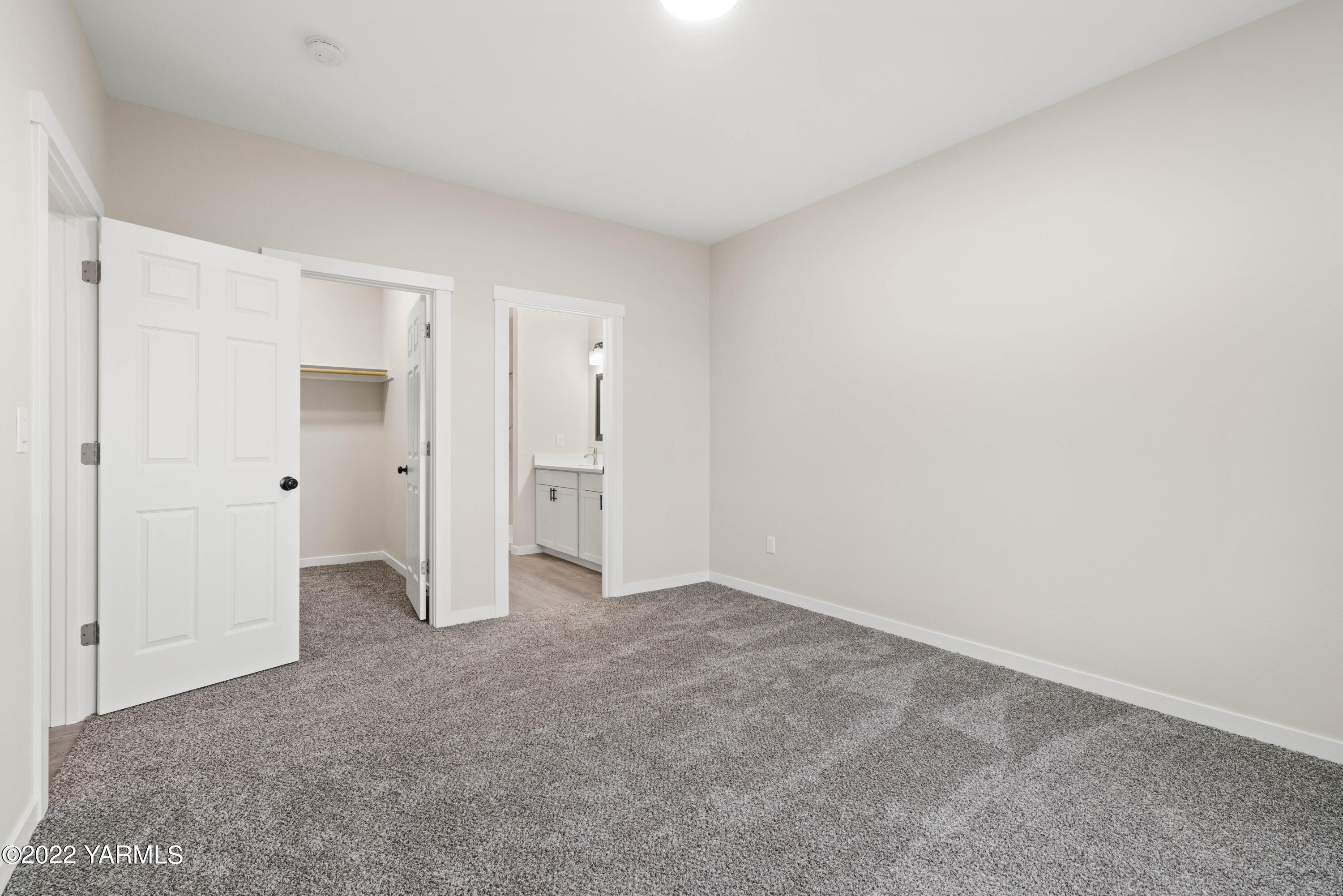 599 Bagley Road Granger, WA 98932 - Photo 8 of 13 a view of an empty room