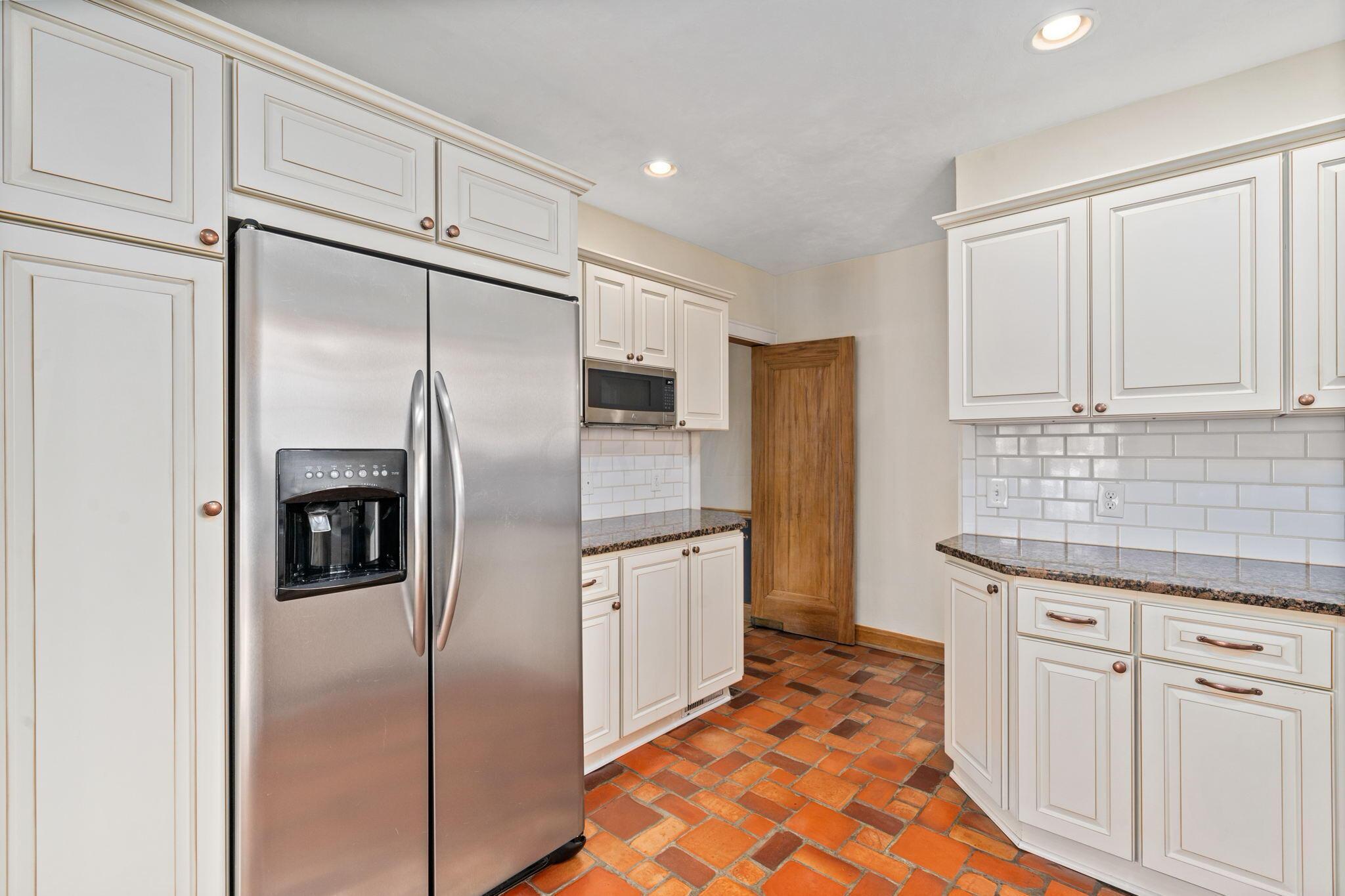 2604 York Road Columbus, OH 43221 - Photo 15 of 47 Kitchen