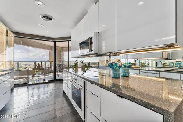 $849,000 | 1040 East Osborn Road, Unit 1103, Phoenix, AZ 85014