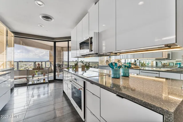 $869,000 | 1040 East Osborn Road, Unit 1103, Phoenix, AZ 85014
