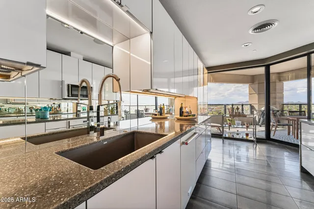 $869,000 | 1040 East Osborn Road, Unit 1103, Phoenix, AZ 85014
