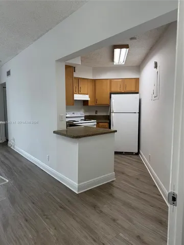 $1,900 | 213 Lake Pointe Drive, Unit 202, Oakland Park, FL 33309