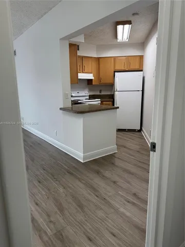 $1,900 | 213 Lake Pointe Drive, Unit 202, Oakland Park, FL 33309