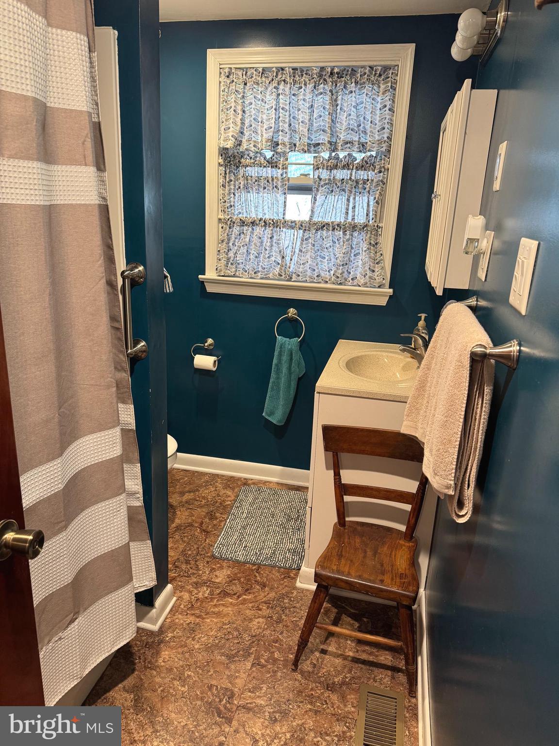 631 McCauley Road Conowingo, MD 21918 - Photo 18 of 32 a room with furniture and a window