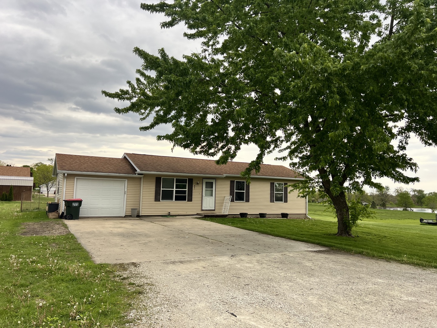 841 South High Street Paxton, IL 60957 - Photo 2 of 6 a front view of a house with a garden