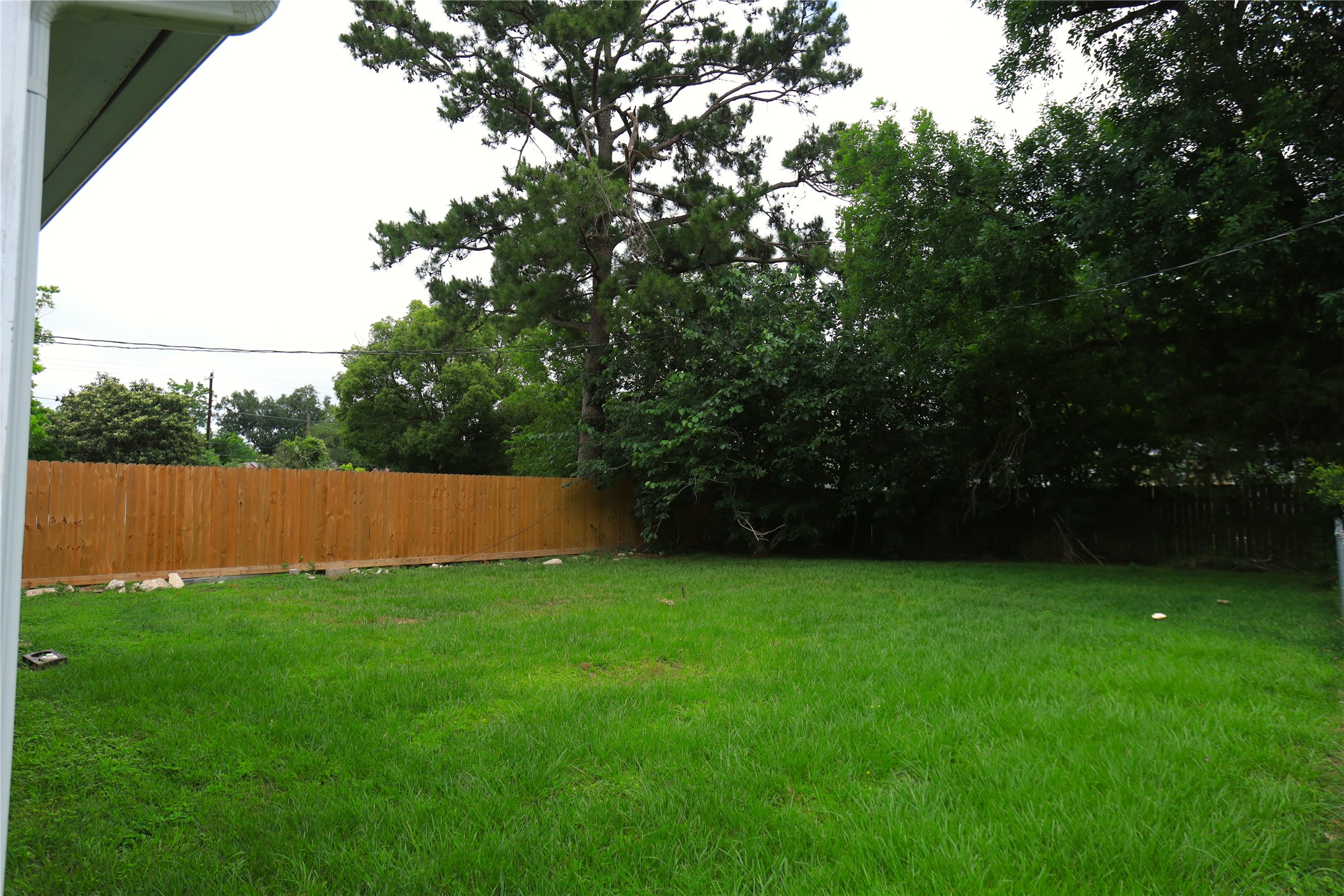 713 South Valderas Street Angleton, TX 77515 - Photo 10 of 10 a view of a backyard
