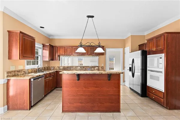 $479,999 | 3204 Peninsula Drive, Jamestown, NC 27282