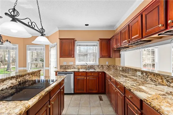 $479,999 | 3204 Peninsula Drive, Jamestown, NC 27282