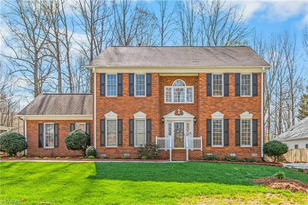 $479,999 | 3204 Peninsula Drive, Jamestown, NC 27282