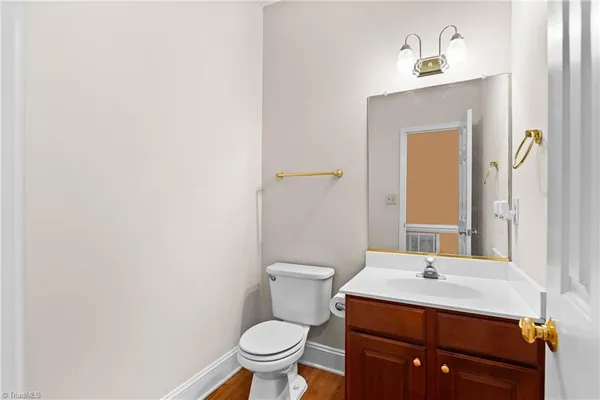 $479,999 | 3204 Peninsula Drive, Jamestown, NC 27282