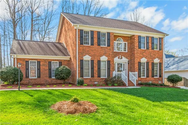 $479,999 | 3204 Peninsula Drive, Jamestown, NC 27282