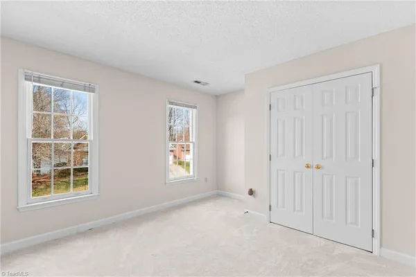 $479,999 | 3204 Peninsula Drive, Jamestown, NC 27282