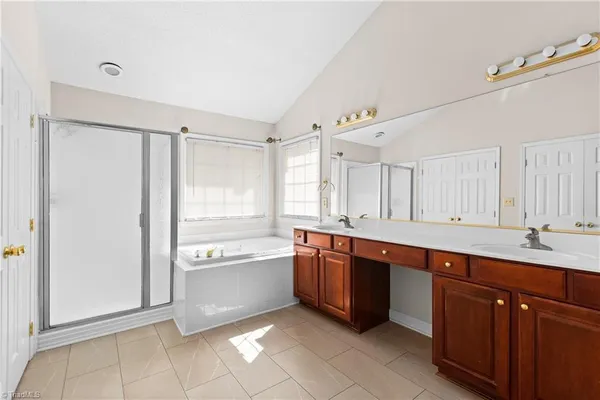 $479,999 | 3204 Peninsula Drive, Jamestown, NC 27282