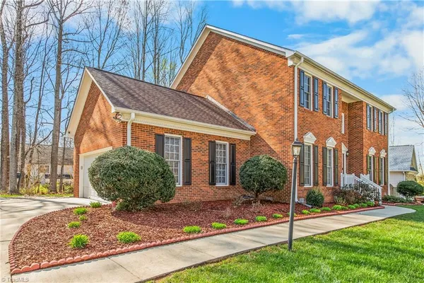 $479,999 | 3204 Peninsula Drive, Jamestown, NC 27282