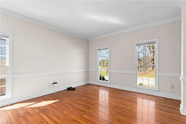 $479,999 | 3204 Peninsula Drive, Jamestown, NC 27282