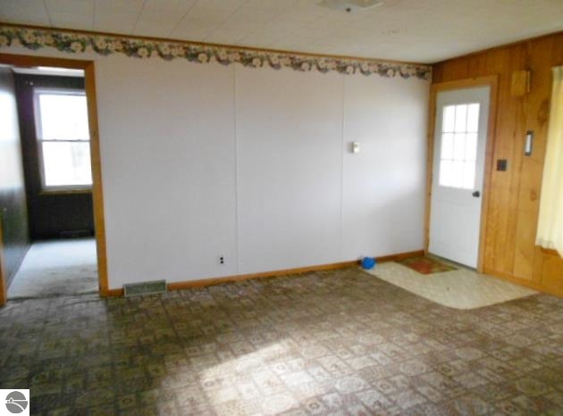 4925 North Warner Road Riverdale, MI 48877 - Photo 5 of 26 1792800-4.JPG