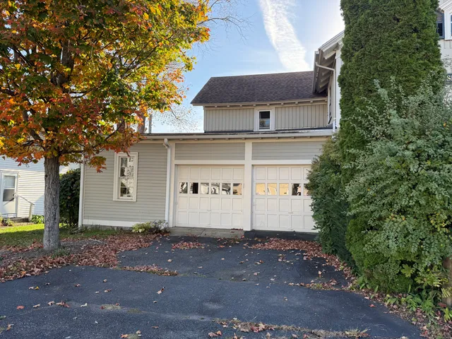a front view of house with yard