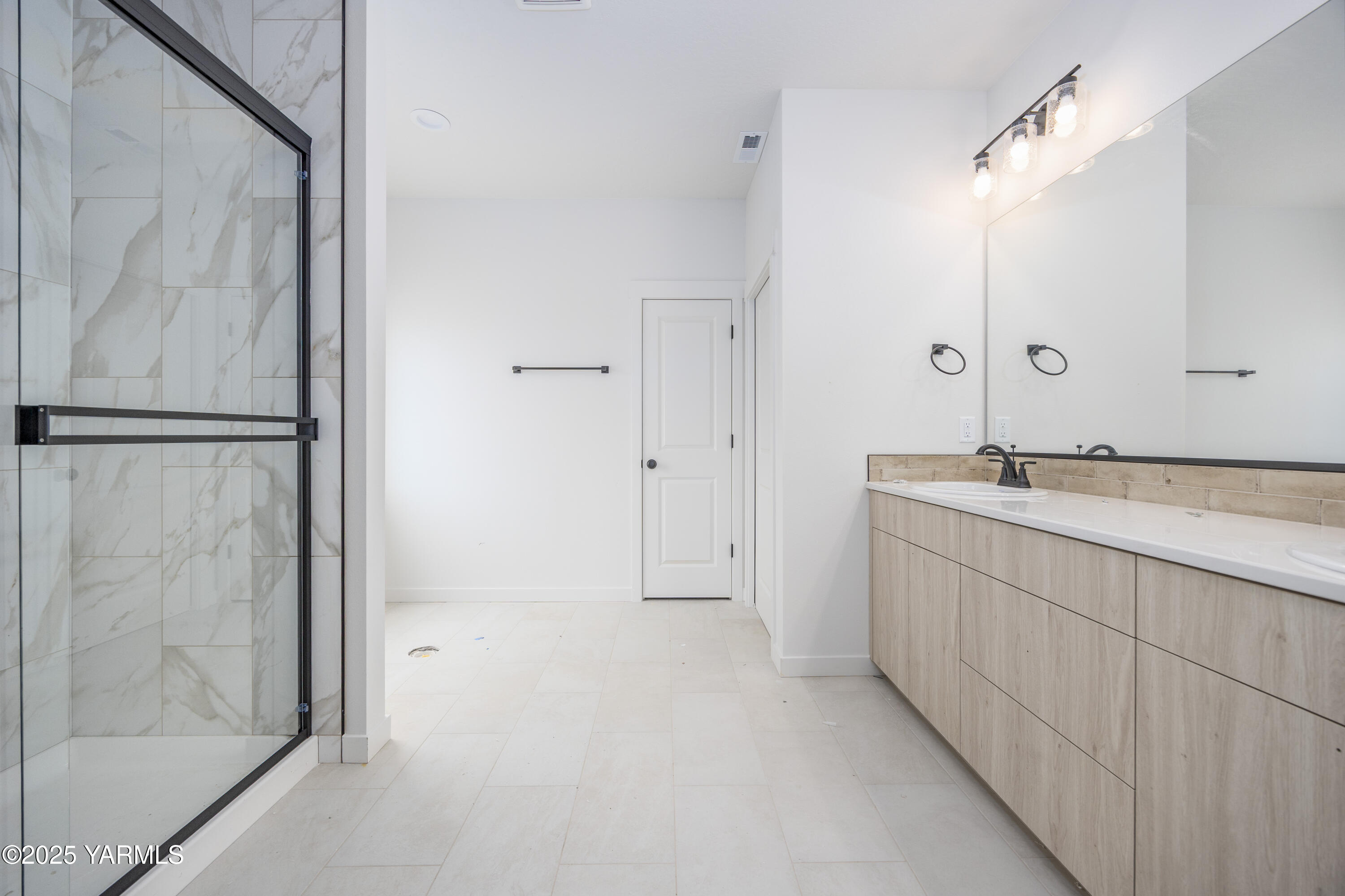215 Shrute Road Prosser, WA 99350 - Photo 21 of 27 a bathroom with a double vanity sink and a mirror