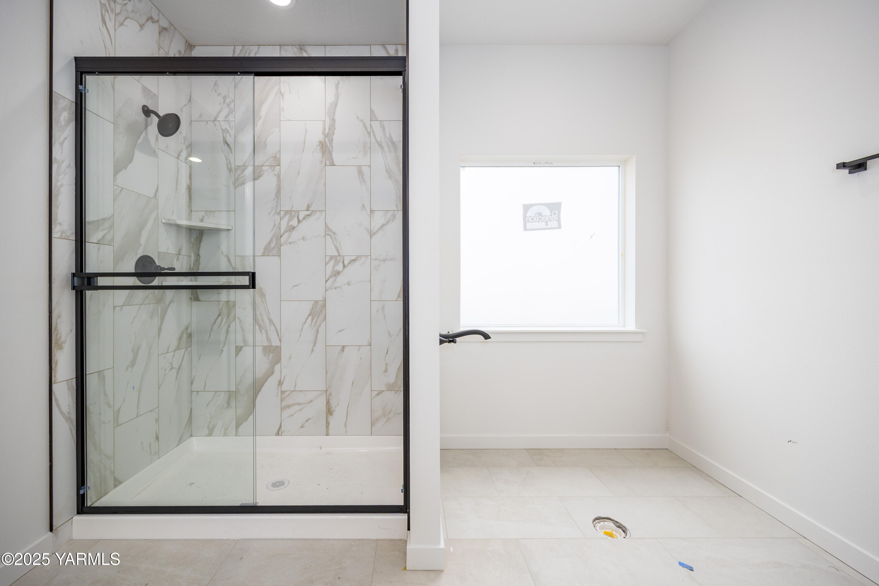 215 Shrute Road Prosser, WA 99350 - Photo 22 of 27 a bathroom with a glass shower door