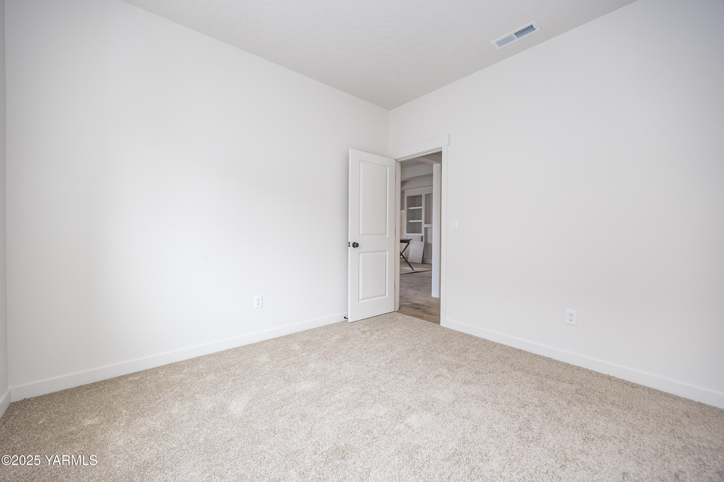 215 Shrute Road Prosser, WA 99350 - Photo 3 of 27 a view of an empty room