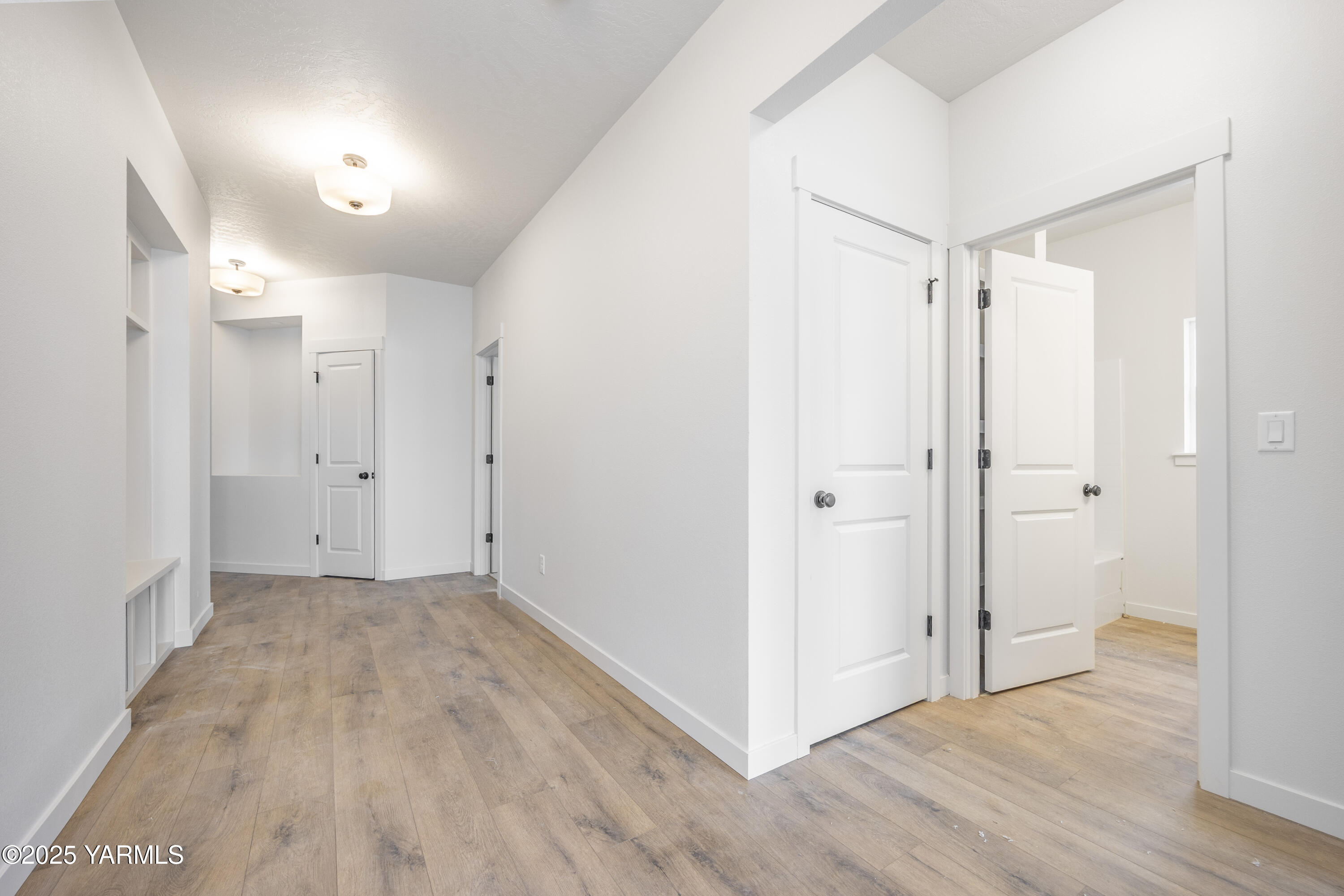 215 Shrute Road Prosser, WA 99350 - Photo 10 of 27 a view of a hallway with wooden floor