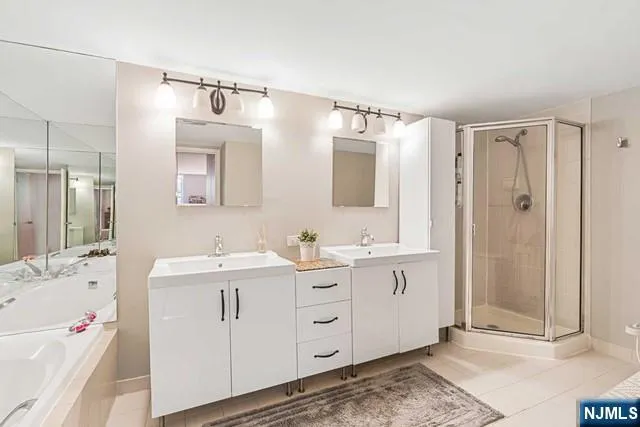 $539,000 | 200 Grand Cove Way, Unit 3G, Edgewater, NJ 07020