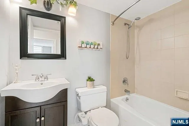 $539,000 | 200 Grand Cove Way, Unit 3G, Edgewater, NJ 07020