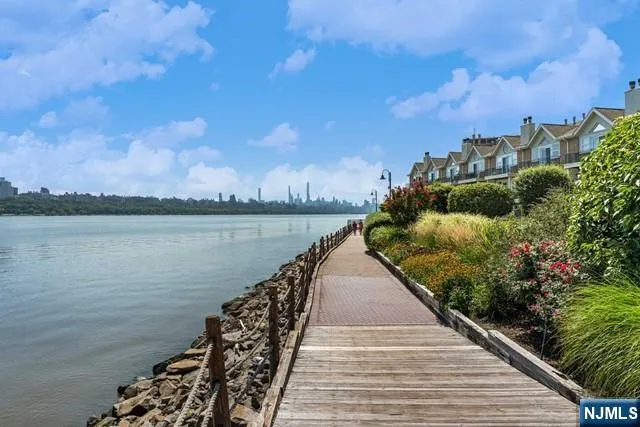 $539,000 | 200 Grand Cove Way, Unit 3G, Edgewater, NJ 07020