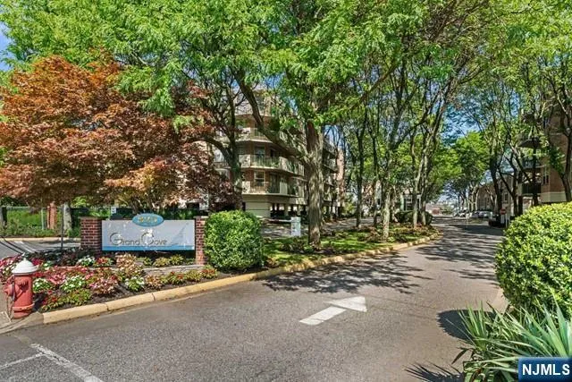 $539,000 | 200 Grand Cove Way, Unit 3G, Edgewater, NJ 07020