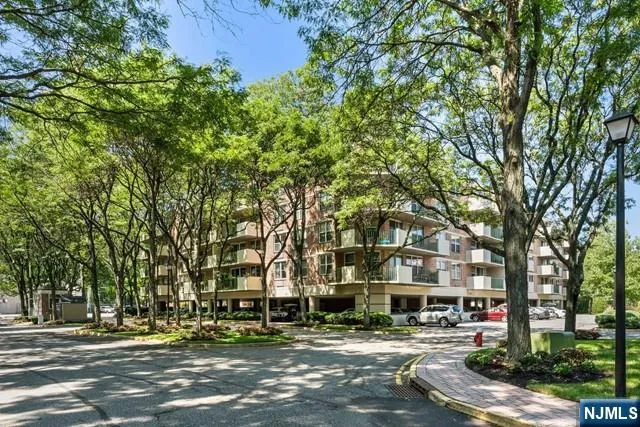 $539,000 | 200 Grand Cove Way, Unit 3G, Edgewater, NJ 07020