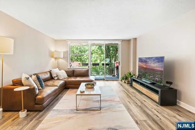 $539,000 | 200 Grand Cove Way, Unit 3G, Edgewater, NJ 07020