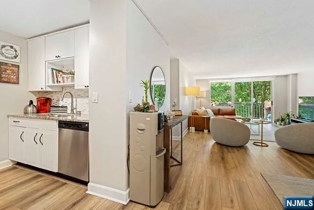 $539,000 | 200 Grand Cove Way, Unit 3G, Edgewater, NJ 07020