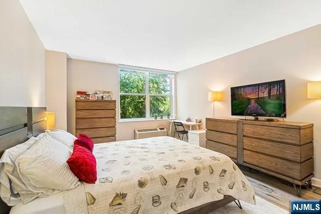 $539,000 | 200 Grand Cove Way, Unit 3G, Edgewater, NJ 07020