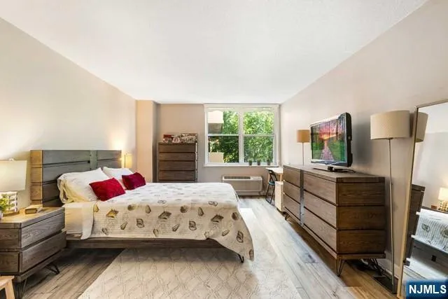 $539,000 | 200 Grand Cove Way, Unit 3G, Edgewater, NJ 07020