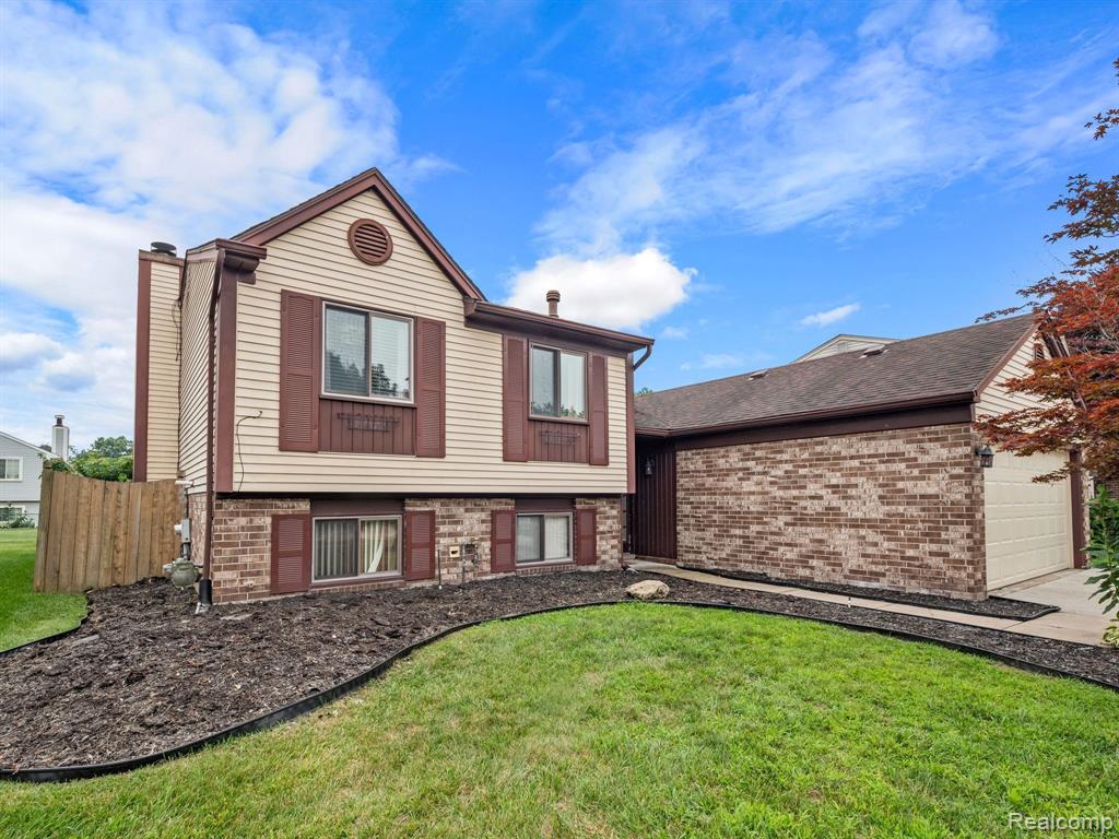 24715 Timber Ridge Trail Flat Rock, MI 48134 - Photo 2 of 22 Gallery Image 2