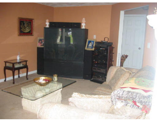 17 Ridgeway Avenue Billerica, MA 01821 - Photo 4 of 11 Gallery Image 4