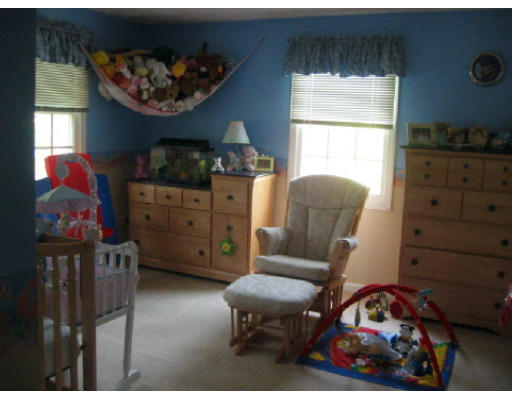 17 Ridgeway Avenue Billerica, MA 01821 - Photo 7 of 11 Gallery Image 7