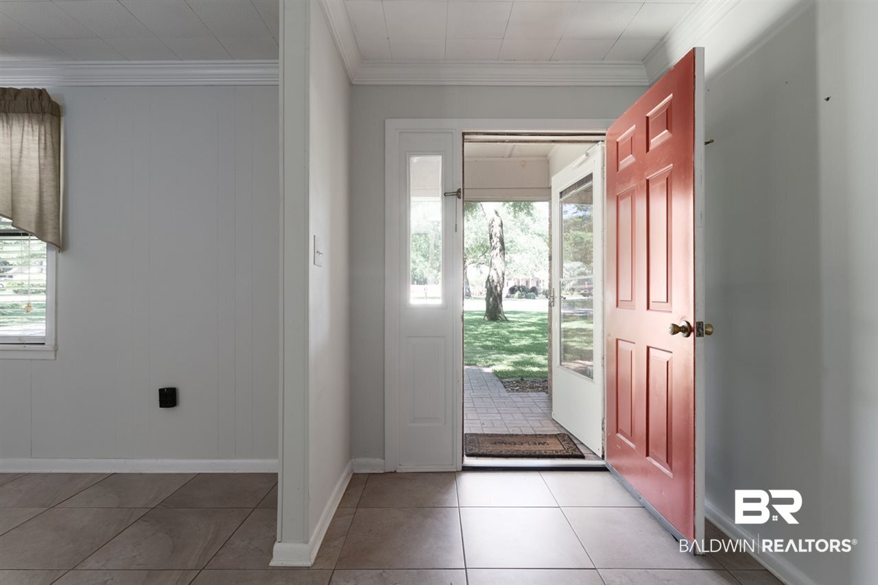 10096 Pineview Drive Foley, AL 36535 - Photo 4 of 10 Entry